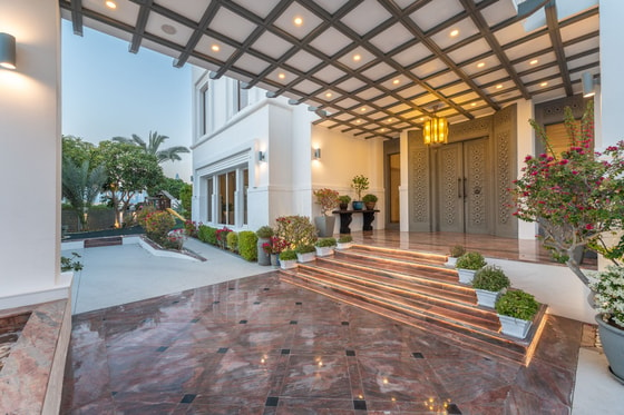 Exclusive Magnificent Villa in Emirates Hills: Image 44