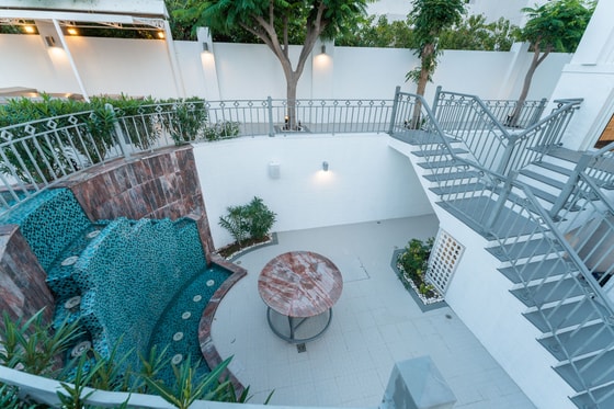 Exclusive Magnificent Villa in Emirates Hills: Image 43