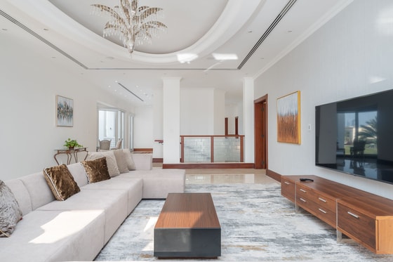 Exclusive Magnificent Villa in Emirates Hills: Image 14