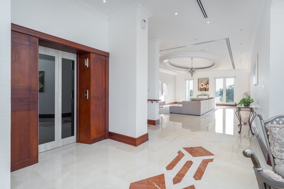 Exclusive Magnificent Villa in Emirates Hills: Image 16