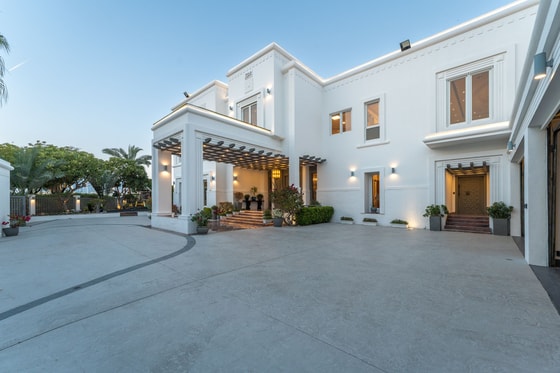 Exclusive Magnificent Villa in Emirates Hills: Image 49