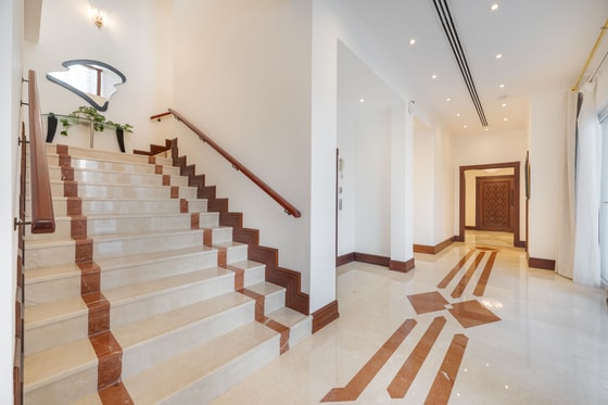 Exclusive Magnificent Villa in Emirates Hills: Image 36