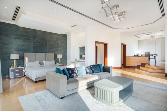 Exclusive Magnificent Villa in Emirates Hills: Image 28