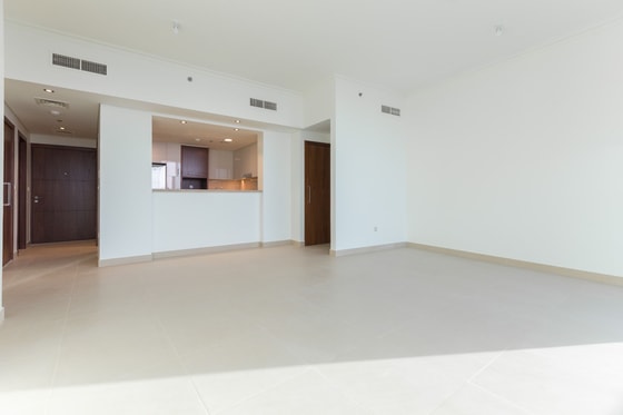 High floor 2-bed apartment with sea view: Image 10