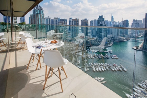 Marina View 3 Bedroom Furnished Apartment: Image 1