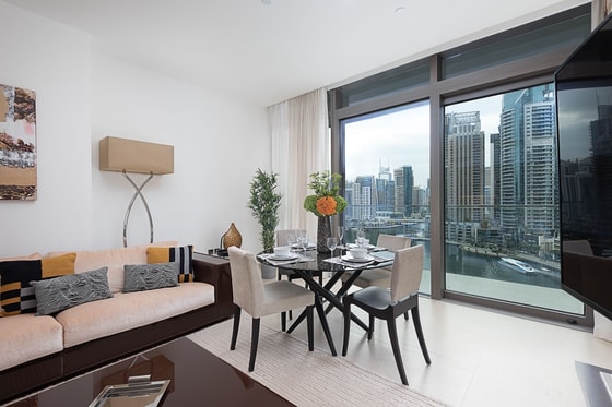 Luxuriously Furnished Brand New Apartment with Marina Views: Image 2