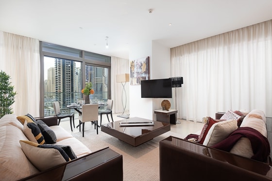 Luxuriously Furnished Brand New Apartment with Marina Views: Image 5