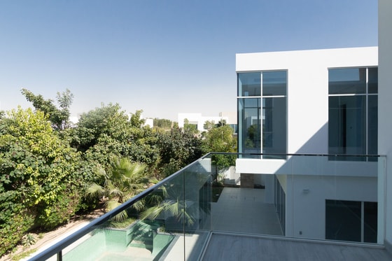 Beautiful and Contemporary | Vacant soon: Image 12