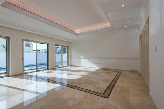 Large plot | Luxury Villa | Mediterranean Style: Image 5