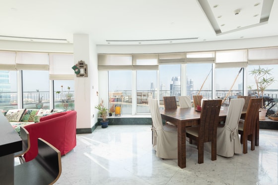 Unique Upgraded 3BR + Maids | Stunning Views: Image 3