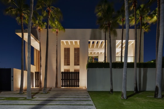 Architectural Modern Villa in Umm Suqeim: Image 28
