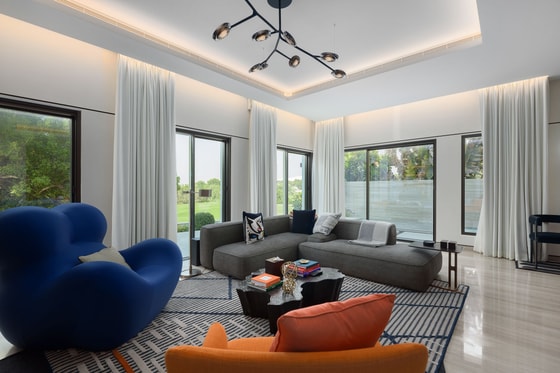 Unique Luxury Maisonette Villa in Emirates Hills, picture 1