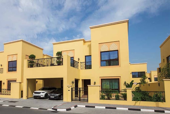 Family sized luxury villa with garden in Nad Al Shiba Third: Image 8