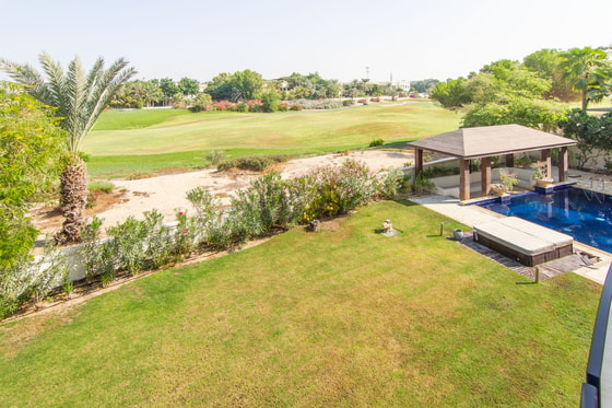 Golf Course Mansion Villa with Skyline Views: Image 10