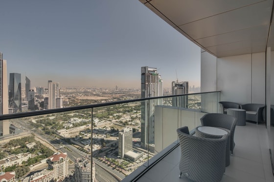 Luxury Serviced Apartment with Sea Views in Downtown Dubai: Image 8