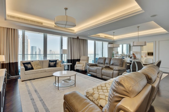 Luxury Serviced Apartment with Sea Views in Downtown Dubai: Image 4